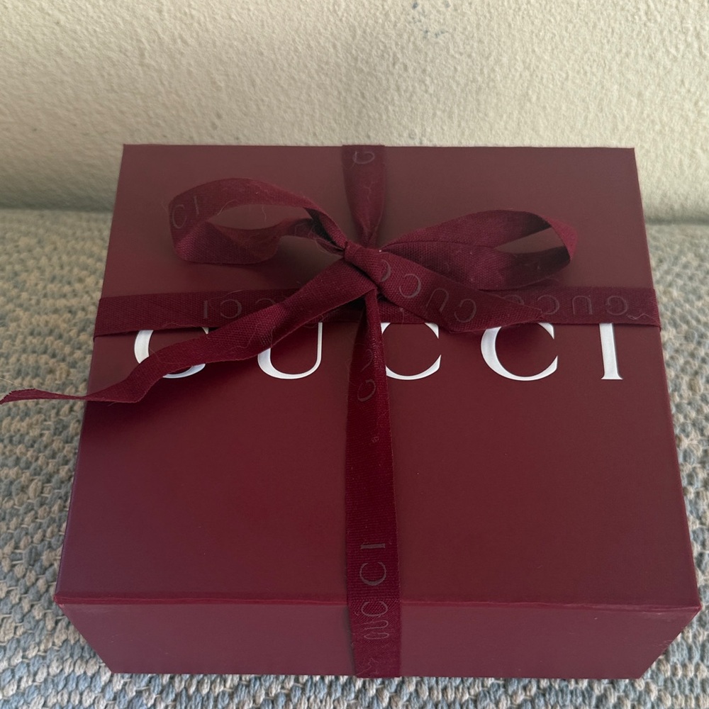 Gucci Black Leather Belt with light gold tone double G with Box/Gucci gift bag - Picture 6 of 8